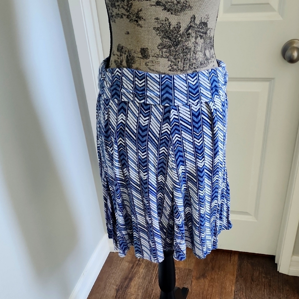 Max Studio Blue and White Patterned Women's Skirt